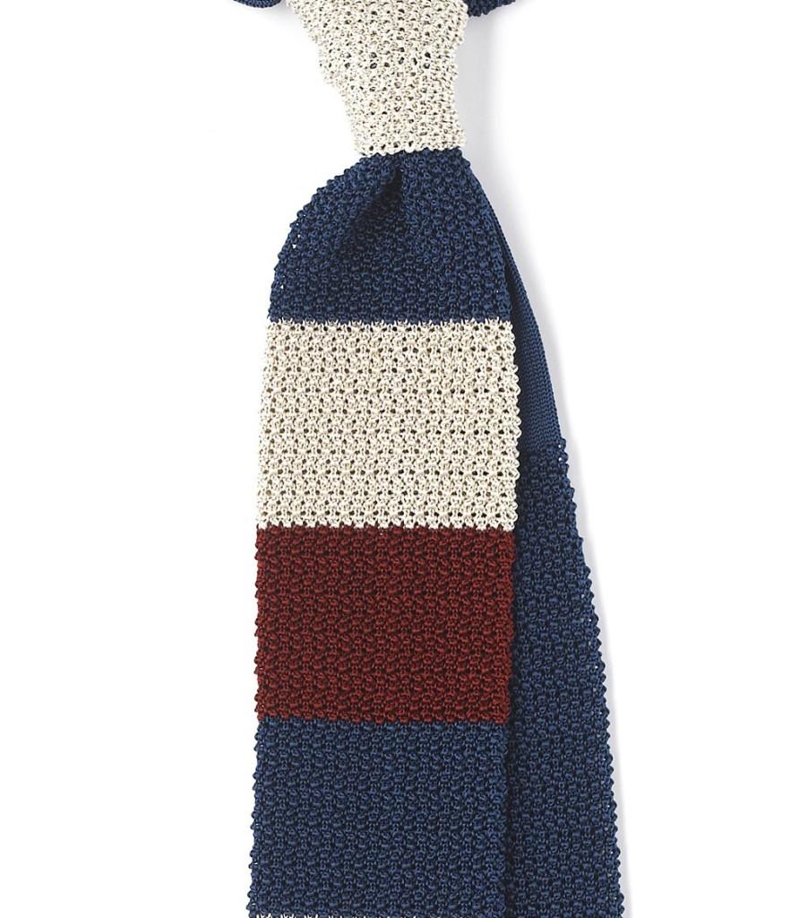 Zdroj: http://www.drakes-london.com/online-shop/ties/knitted/finest-silk-knitted-block-stripe-tie-6163